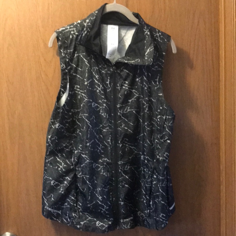 Under Armour vest lightweight vest NWT